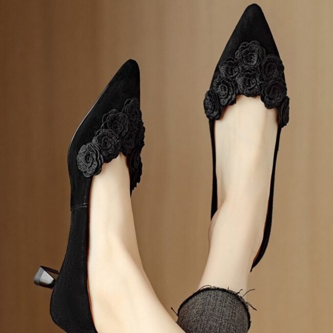Flower decorate shoe - Image 4